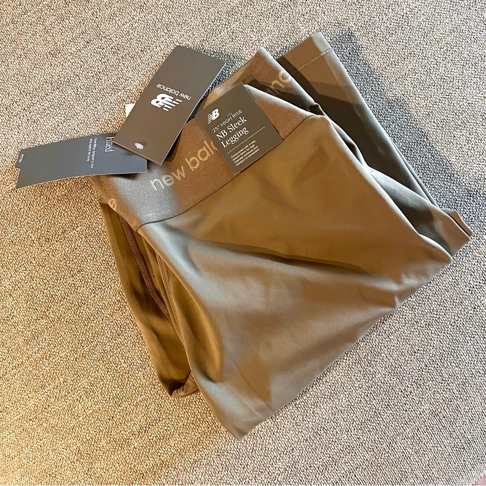 New Balance Women's Beige Leggings NWT - Picture 4 of 7